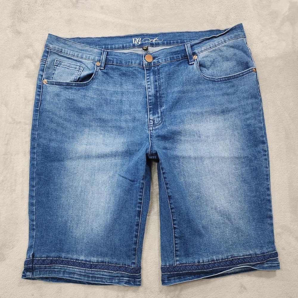 DG2 By Diane Gilman Shorts Womens 22PW Blue Bermuda Denim Classic Stretch Casual